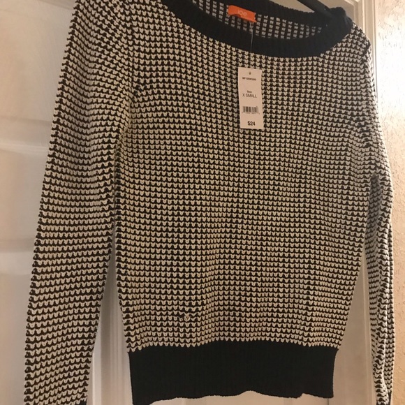 Black and White Pullover Sweater - Picture 7 of 11